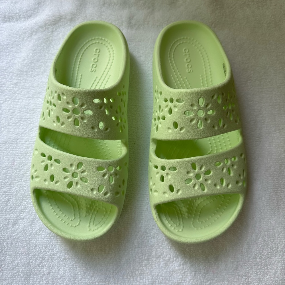 Crocs Classic Floral Cutout Sandals, Mint Green, Size W 6/M 4